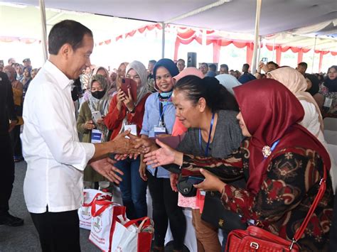 [foto] Presiden Jokowi Bersilaturahmi Dengan Para Peserta Program Mekaar