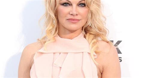 Pamela Anderson Net Worth 2022 Everything You Should Know Firefly Lane