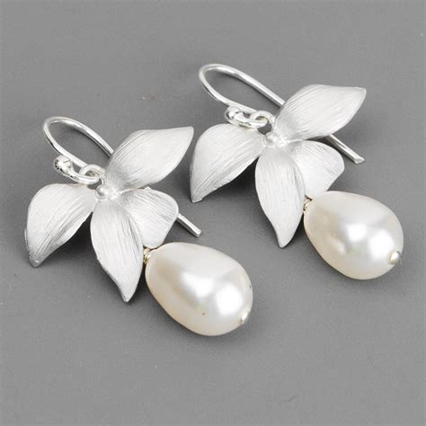 White Pearl Bridal Earrings Swarovski Pearl Drop Earrings Pearl Bridesmaid Earrings Silver