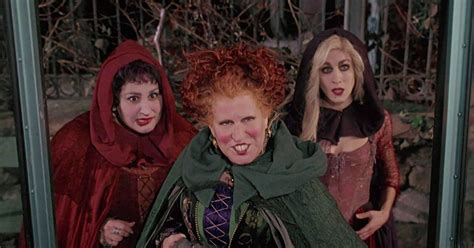 Heres How To Watch The 2020 Hocus Pocus Reunion With The Sanderson