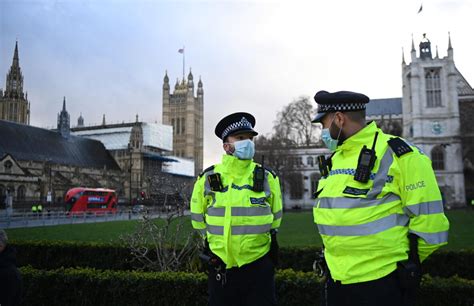 Natale blindato a Londra sarà vietato uscire di casa Ecco la nuova