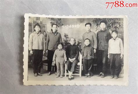 1970年春节全家合影老照片老照片图片欣赏收藏价格7788连环画