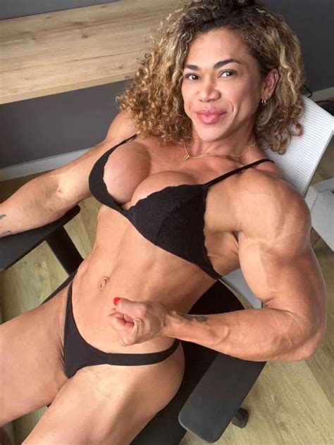 Female Muscle Fan On Twitter Amy Muscle Amymusclefit