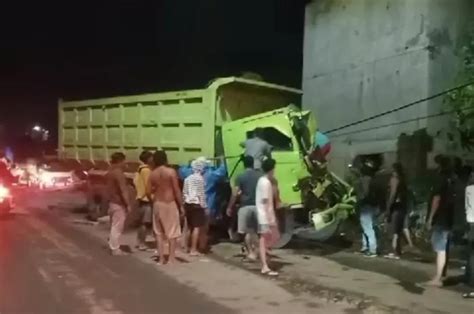 Truk Tambang Kecelakaan Di Parung Panjang Saat Antre Jam Operasional