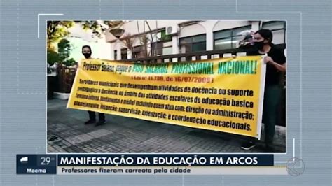 Professores municipais realizam manifestação em Arcos e solicitam