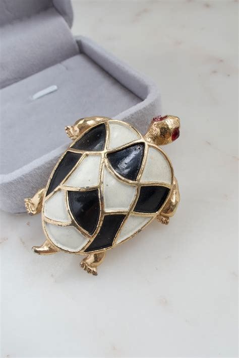 Vintage Turtle Brooch Gem