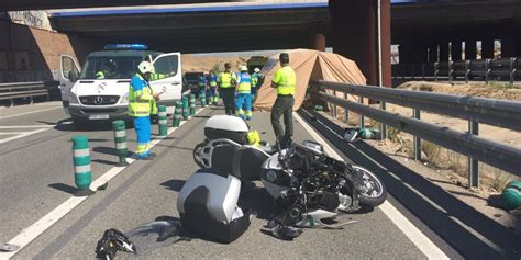 Un motorista sufre la amputación parcial de una pierna en un accidente