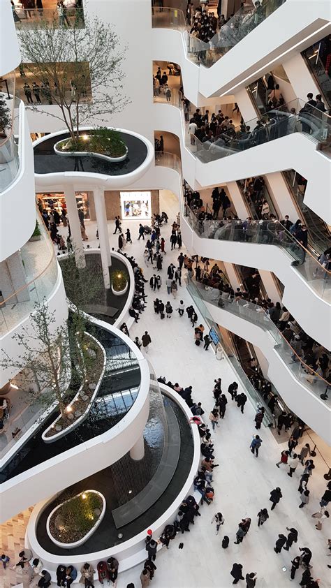 The New Hyundai Mall In Yeouido 😯 Super Busy This Weekend Rkorea