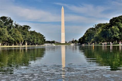 Premium Photo Washington Monument Reflecting In Pool