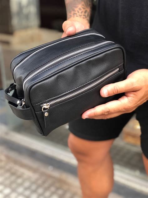 Pin En Bolsos Modelos En 2024 Bolso De Mano Hombre Neceser Hombre