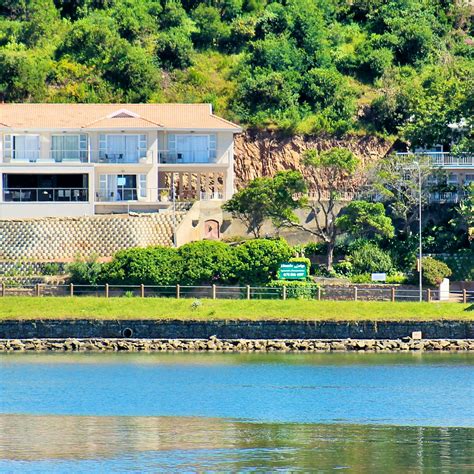 Phoenix Lodge and Waterside Accommodation | LekkeSlaap