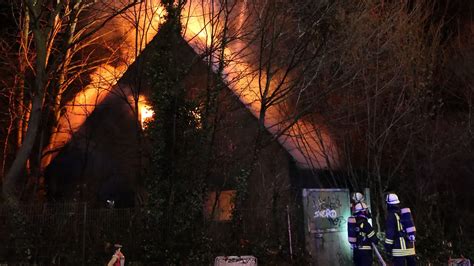 Dortmund Großeinsatz der Feuerwehr Einfamilienhaus geht in Flammen auf