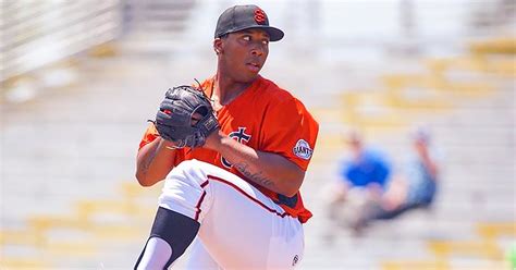 Jugador de beisbol Solomon Bates sale del clóset como gay Plaza Diversa