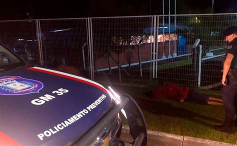 Homem Baleado Pr Ximo Ao Terminal De Campo Largo