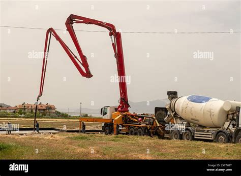 concrete pump  construction site concrete pouring  pump
