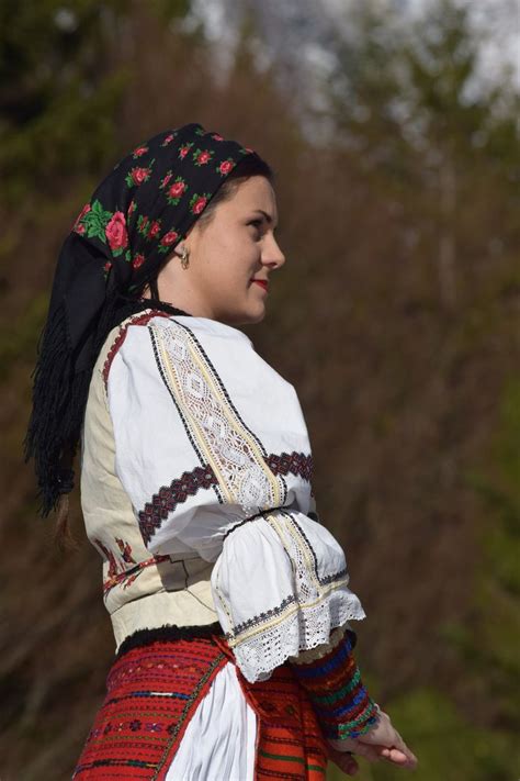 Portul Cu Cratinte Din Sudul Transilvaniei Etnotique Folk Fashion