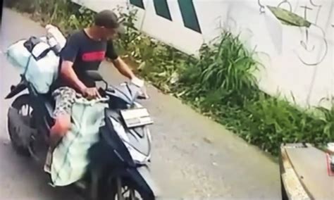 VIRAL Sosok Pencuri Sepeda Motor Kurir Lengkap Dengan Puluhan Paket