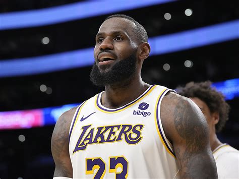 Lebron James Bat Un Record Stratosph Rique Koveur