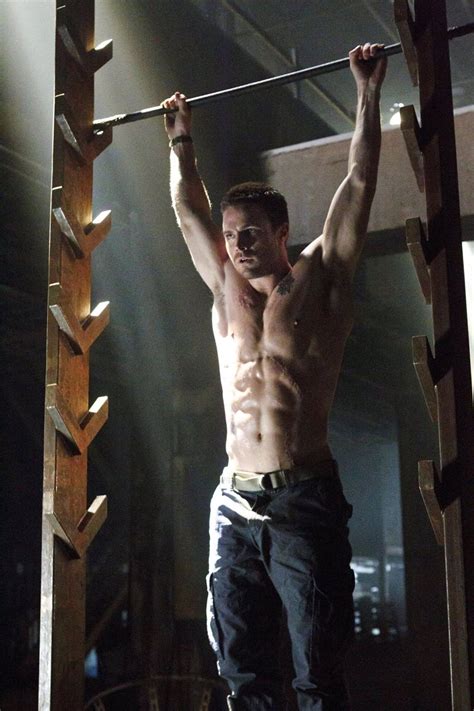 Nuevo Clip De Arrow As Se Entrena Stephen Amell