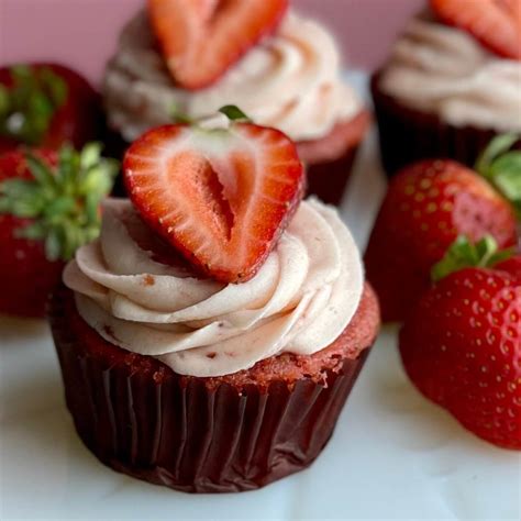 Triple Strawberry Cupcakes An Amycakes Bakery Recipe Amycakes Bakes