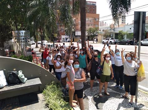 Educadoras Infantis Fazem Novo Protesto Em Frente Prefeitura De