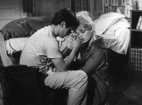Marcello Mastroianni movie reviews & film summaries | Roger Ebert