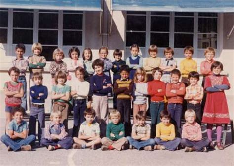 Photo De Classe CE1 De 1977 Ecole Albert Camus Pertuis Copains D Avant