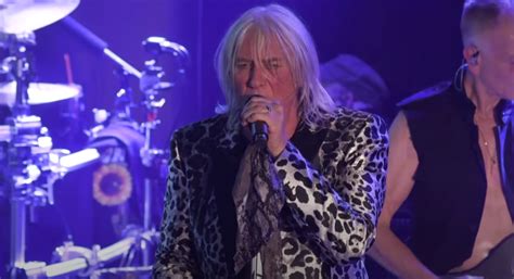 Def Leppard Performing Rock Of Ages And Photograph Live At The