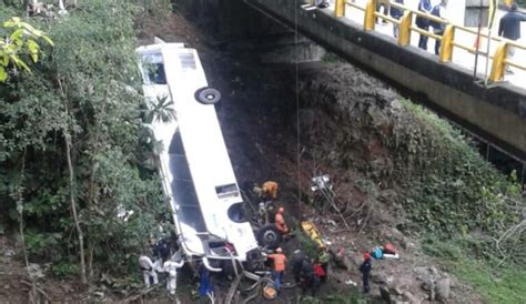 Tragedia En La V A Medell N Bogot Al Menos Muertos Y Heridos