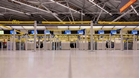 Streik Legt Betrieb Am Flughafen K Ln Bonn Lahm Nahezu Alle Fl Ge