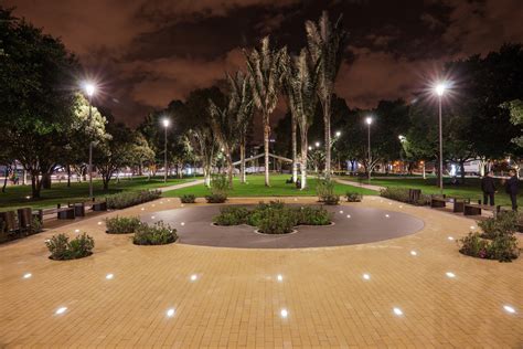 Parque De La 93 Estrena IluminaciÓn Led Donada Por