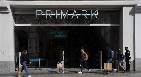 Primark congela los precios de 1 000 productos básicos ante la vuelta