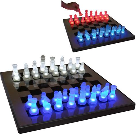 LED Chess Set - GeekAlerts