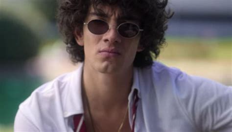 Occhiali di Valerio in "Elite"