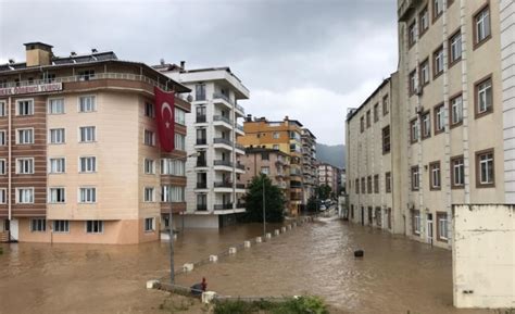 Artvin De Derenin Ta Mas Sonucu Baz Ev Ve I Yerlerini Su Bast