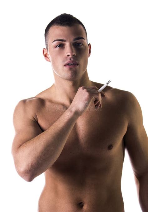 Sigarette Que Fuma Descamisado Muscular Del Hombre Joven Foto De