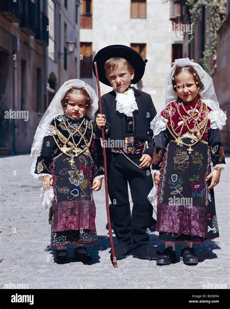 Children In Local Traditional Costume Spain Castilla Y Leon Stock