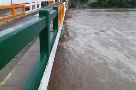 Piura Fuertes Lluvias Causan Deslizamientos E Inundaciones En