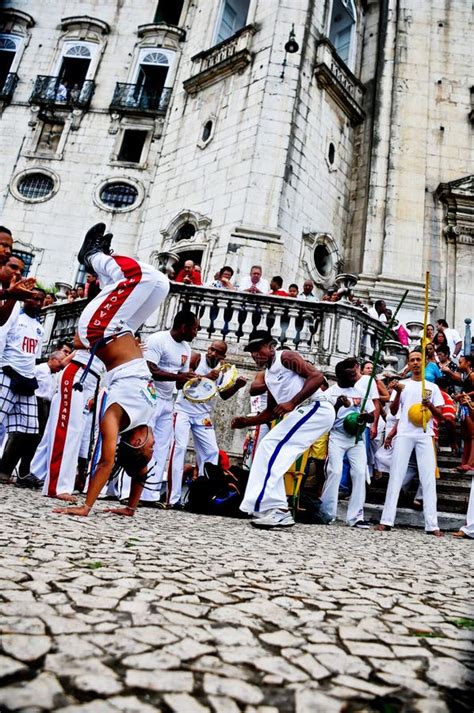 Dança da capoeira e luta foto de stock editorial Imagem de retrocessos