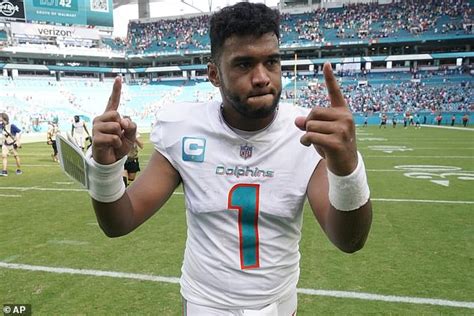 Dolphins Qb Tua Tagovailoa Returns To Practice For The First Time Since Concussion Daily Mail