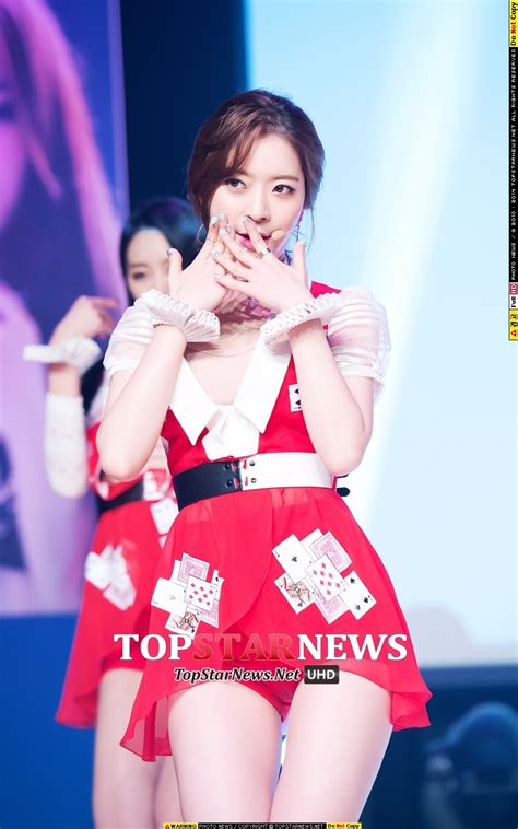 [hd포토] 달샤벳 Dal Shabet 아영 “요즘 음원시장 힘들지만 좋은 계절 왔으면”…‘준비한 멘트 아니야 우 선