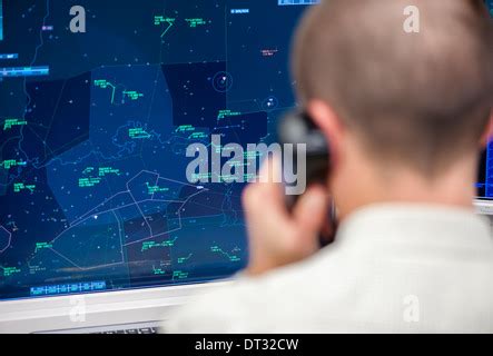 Il Controllo Del Traffico Aereo Nella Schermata Radar Degli Aerei Sopra