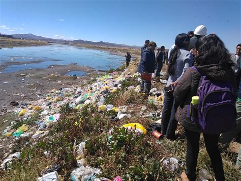 Aguas Residuales Y Basura En Ribera De Afluente Del Lago Titicaca Amenazan A Comunidades De Puno