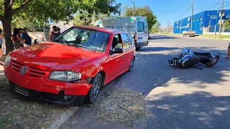 Chocaron Un Auto Y Una Moto En La Esquina Del Polo Tecnológico