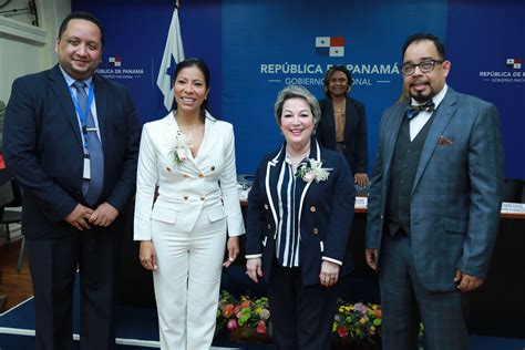 Magistrada Presidenta De La Csj Recibe Reconocimiento Del Flickr