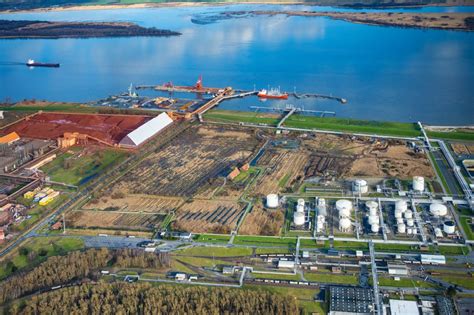 Bremerhaven Aus Der Vogelperspektive Lng Fl Ssiggas Terminal Und Aos