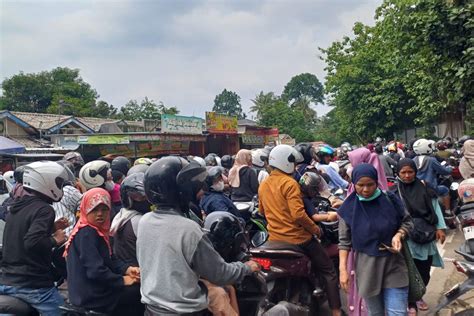 Padatnya Taman Margasatwa Ragunan Siang Ini Pengunjung Sampai Sulit