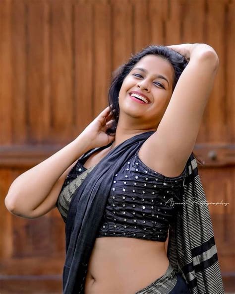 Actress Rare Collections Sadhika Venugopal Sexy Navel Show