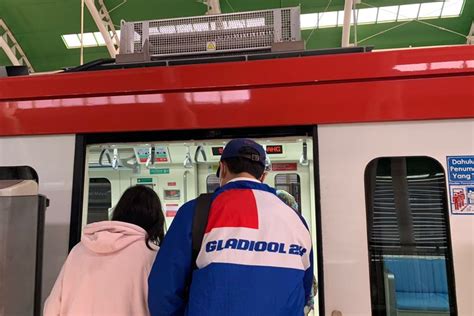 Foto Pintu Lrt Jabodebek Dianggap Terlalu Pendek Pt Inka Desain