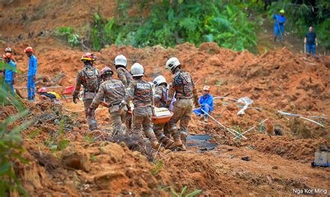 Tanah Runtuh Satu Lagi Mayat Ditemui Jumlah Korban Kini 24